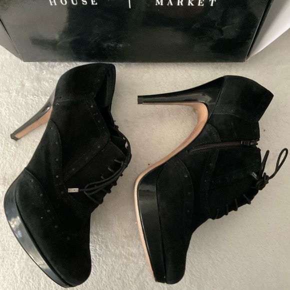 𝅺WHBM Ramsey Wingtip Booties Shoes Sz 9.5 - Picture 3 of 6